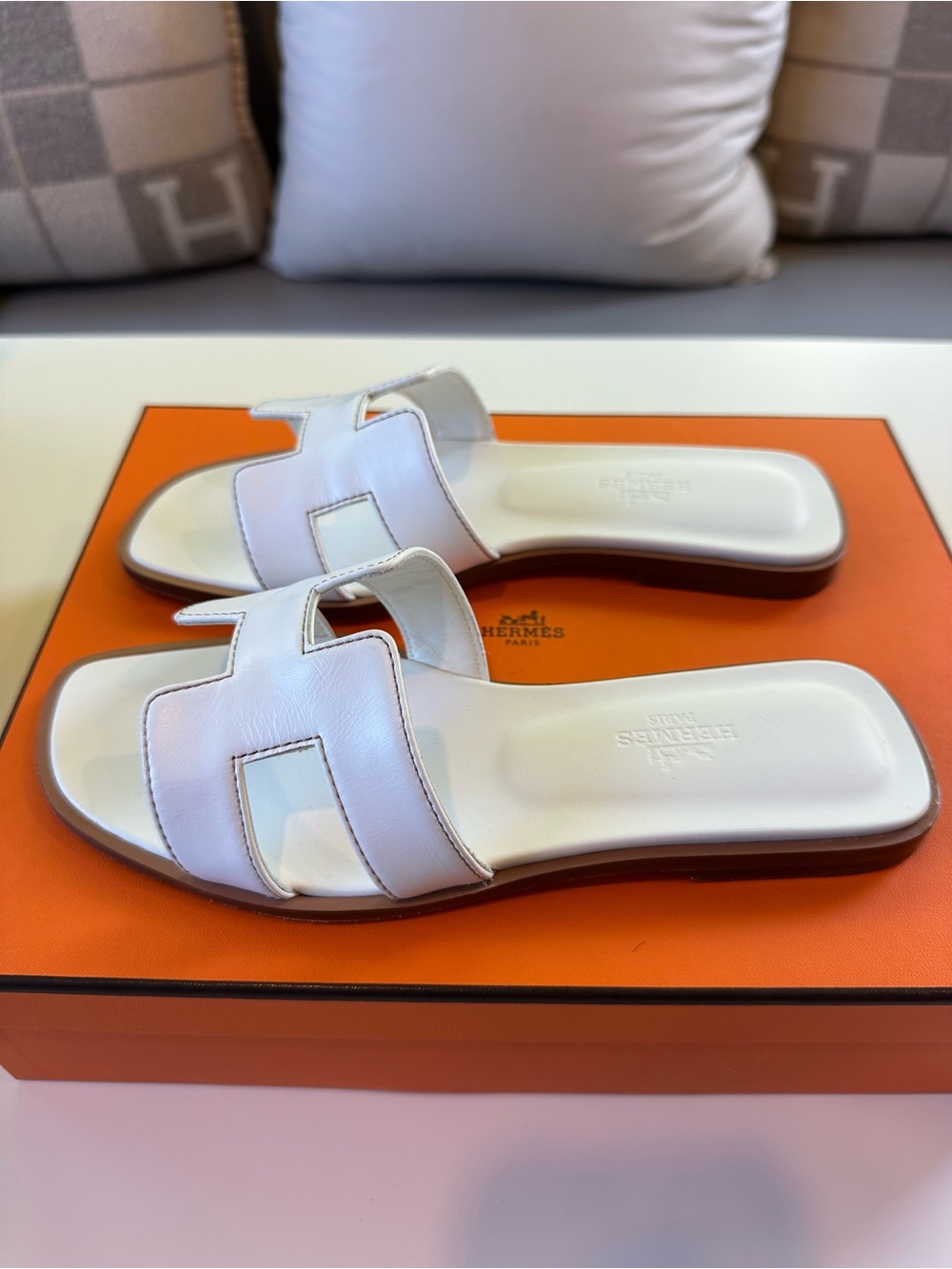Hermes White Oran Sandals Size 35 - Picture 9 of 14
